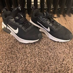 Women’s Nike air max size 9